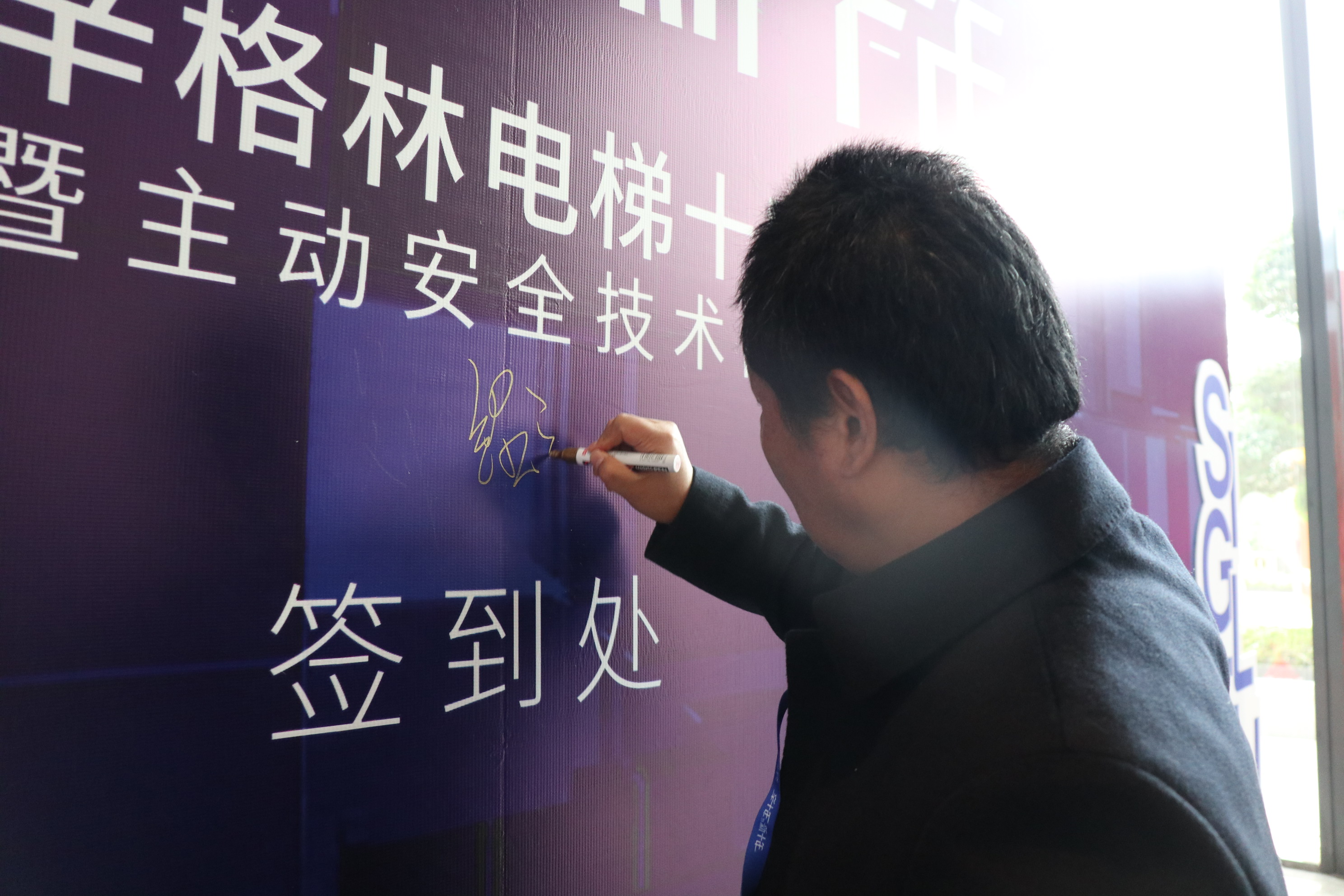 商用電梯哪個(gè)牌子好？辛格林電梯就不錯(cuò)！