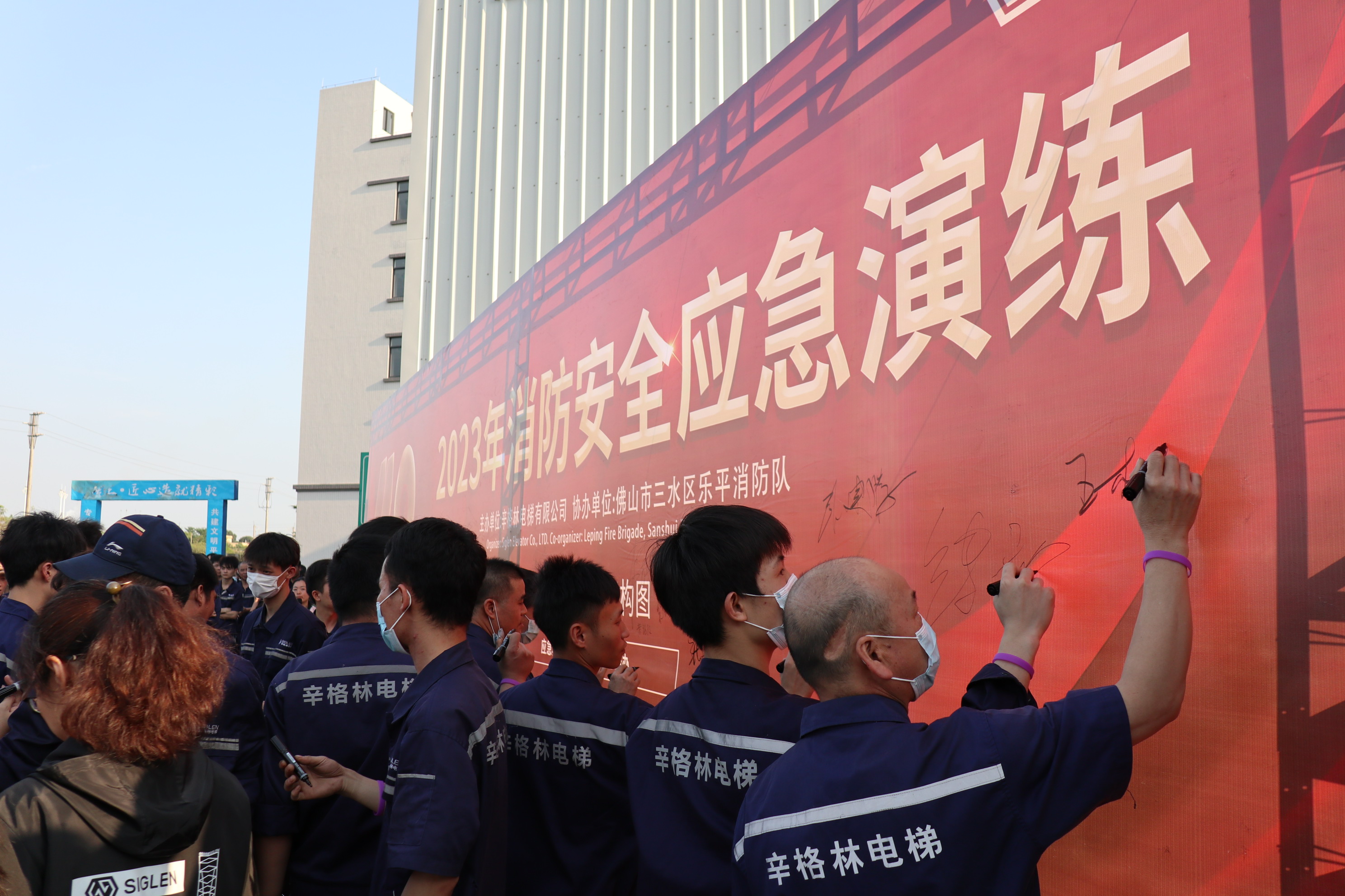 還在那問無機(jī)房小型電梯價格？辛格林電梯：找合適的電梯不止看價格！